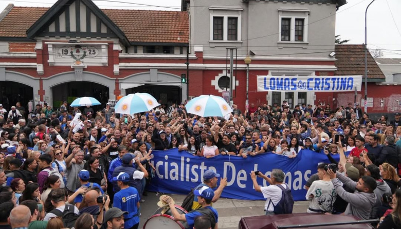 El peronismo lomense celebró el Día de la Lealtad y marchó en apoyo a Cristina