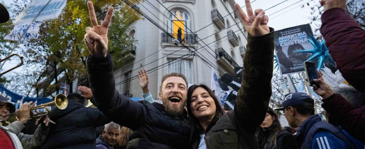El peronismo de Lomas se movilizó en apoyo a Cristina: "Lo que hiciste en Lomas no se olvida en la vida"