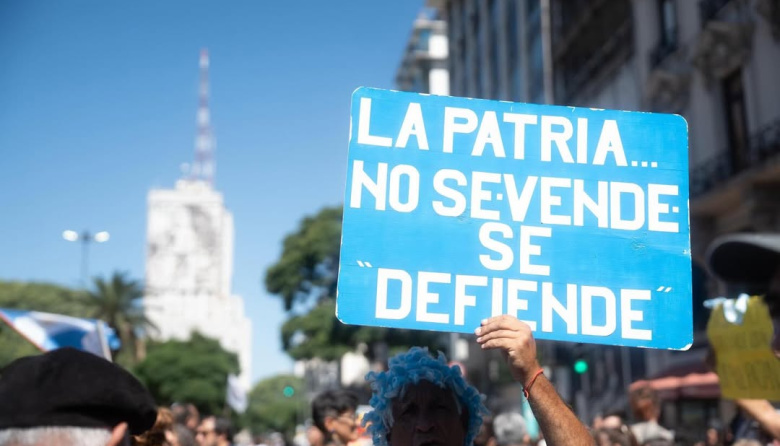 El PJ de Lomas marchó por Memoria, Verdad y Justicia, y reclamó por Cristina libre