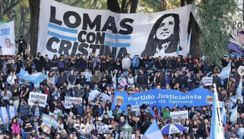 El PJ de Lomas dijo presente en el acto de Parque Lezama