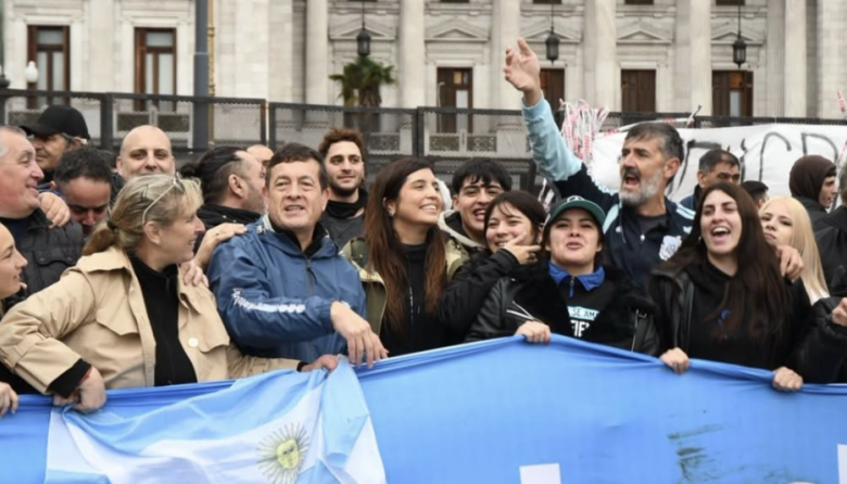 El PJ de Lomas se movilizó en defensa de la tierra y la soberanía nacional