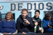 Federico Otermín y Mayra Mendoza encabezaron una jornada de forestación en el “Potrero de D10S”