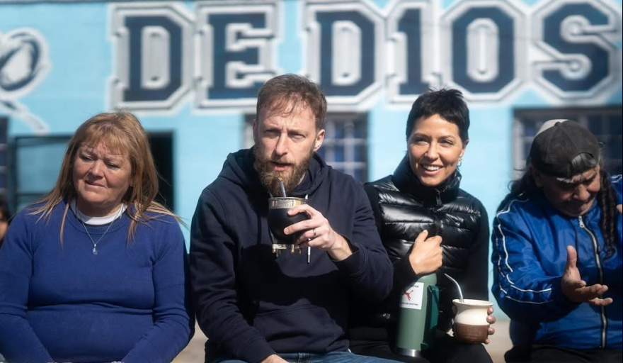 Federico Otermín y Mayra Mendoza encabezaron una jornada de forestación en el “Potrero de D10S”